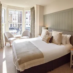 Host & - The Salt Nook Apartment Whitby