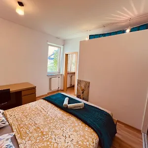 https://lux-flat-near-the-shopping-mall.warsawhotelspoland.com