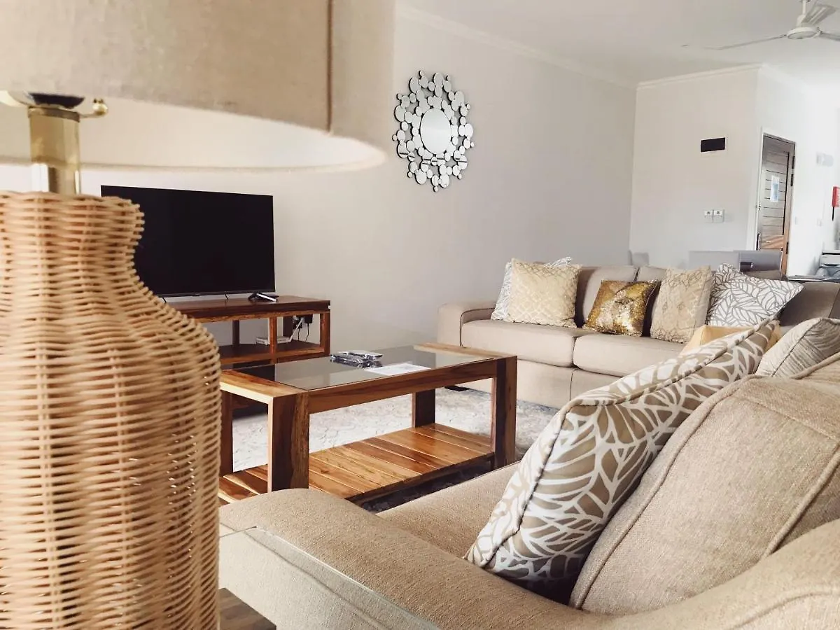 Panorama Guesthouse Apartments Beau Vallon Beach  Бо-Валлон